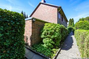 Charmantes Endreihenhaus in massiver Bauweise mit Vollkeller, Garage und ausgebautem Spitzboden