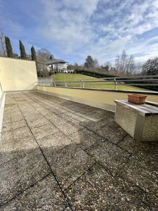 Exklusive 3-Zi. Whg mit 25m2 Dachterrasse mit Blick ins Grüne, TG, Ebk im Herzen Donauwörths