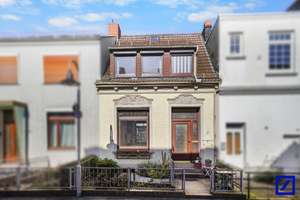 Kompaktes Reihenhaus mit Garten, Keller und zusätzlichem Wohnraum im Spitzboden