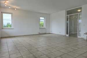 IDYLIC & SPACIOUS LIVING! Charming semi-detached house with secluded garden *Dog allowed* – Main-Taunus-Kreis – Vorschaubild 7