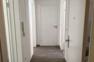 Ansprechende, sanierte und kleine 3-Zimmer-Wohnung mit Balkon, sofort anmietbar! – Effengrube 5, 23552 Innenstadt, Lübeck – Vorschaubild 2