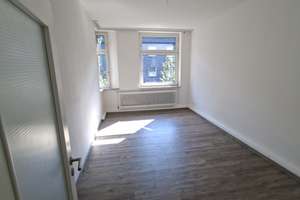 Schöne helle Wohnung in ruhiger Lage mit Balkon und Mansarde in GE-Schalke