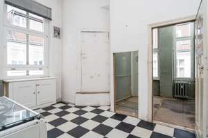 Klassiche 4 Zimmer - Altbauwohnung in KU DAMM Seitenstr. Stuck, Parkett, Lift und Sonnenbalkon – Die vollständige Adresse der Immobilie erhältst du vom Anbieter., 10629 Charlottenburg, Berlin – Vorschaubild 8