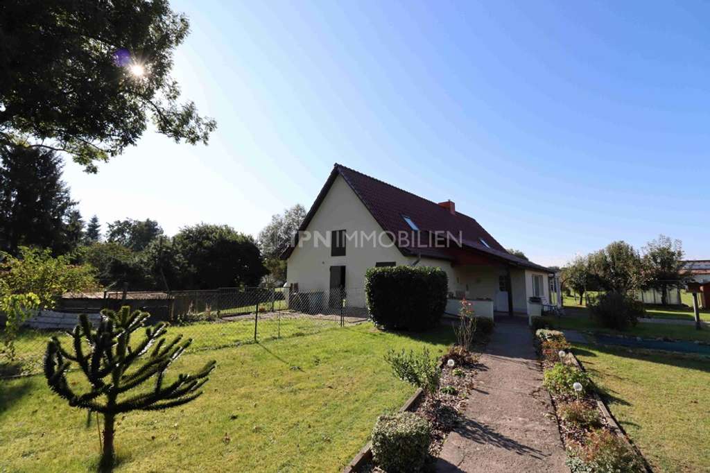 Immobilie in Laage - Provisionsfrei - Einfamilienhaus mit Ausbaumöglichkeit, Garage & Bauland! - Bild 1