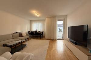 Lichtdurchflutete 3 Zi.-Wohnung in kleiner Wohnanlage mit großem Süd-Balkon, sep. Küche & gr. Keller – Die vollständige Adresse der Immobilie erhältst du vom Anbieter., 82256 Fürstenfeldbruck – Vorschaubild 2