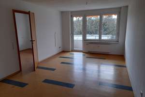 Stilvolle 3-Zimmer-Wohnung mit Balkon, Einbauküche und Parkplatz in Heilbronn-Böckingen – Grossgartacher Str. 214 c, 74080 Böckingen, Heilbronn – Vorschaubild 2