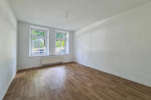 Komfortabel wohnen: Geräumige Wohnküche, überdachter Balkon & Bad mit Wanne/Dusche (Stellplatz mgl.) – Heinrich-Schütz-Straße 124, 9130 Yorckgebiet, Chemnitz – Vorschaubild 2