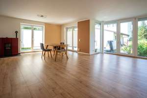 + Moderne und helle Doppelhaushälfte mit innovativer Technik in Straubing + – Die vollständige Adresse der Immobilie erhältst du vom Anbieter., 94315 Hornstorf, Straubing – Vorschaubild 9