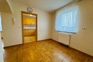 Großzügiges Einfamilienhaus auf großem Grundstück in ruhiger Wohnlage von Erdmannhausen – Die vollständige Adresse der Immobilie erhältst du vom Anbieter., 71729 Erdmannhausen – Vorschaubild 8