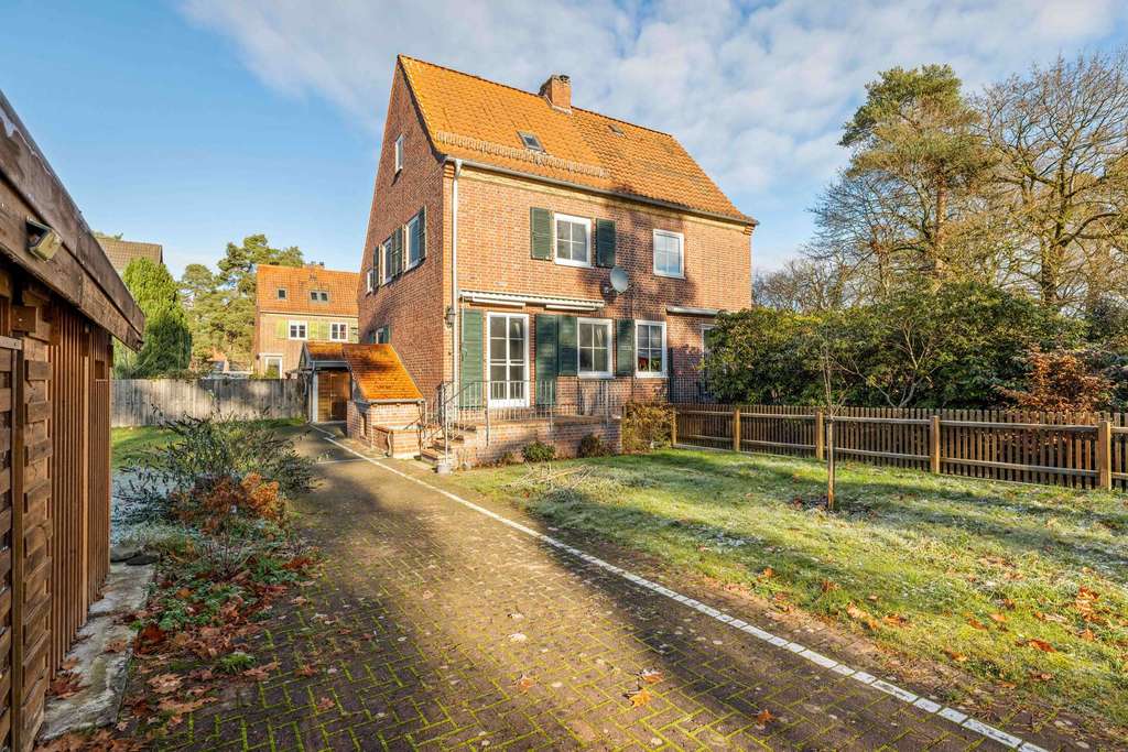 Immobilie in Faßberg - Doppelhaushälfte in der Roten Siedlung – Historisches Wohngefühl trifft modernen Komfort - Bild 0