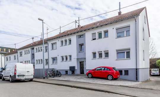 Teilmodernisiertes Mehrfamilienhaus mit 6 Einheiten und 8 Stellplätzen in Nürtingen