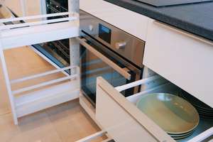 8-min to HBF: Furnished, Sunny [PRIVATE ROOM in WG] Next to S+U-Bahn [U6], Large Kitchen-Diner – Konrad-Peutinger-Straße 21, 81373 Mittersendling, München – Vorschaubild 17