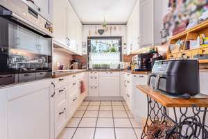 Charmante Doppelhaushälfte mit Kamin, Gartenidylle und viel Raum für Familie in Berlin-Kaulsdorf – Die vollständige Adresse der Immobilie erhältst du vom Anbieter., 12621 Kaulsdorf, Berlin – Vorschaubild 9