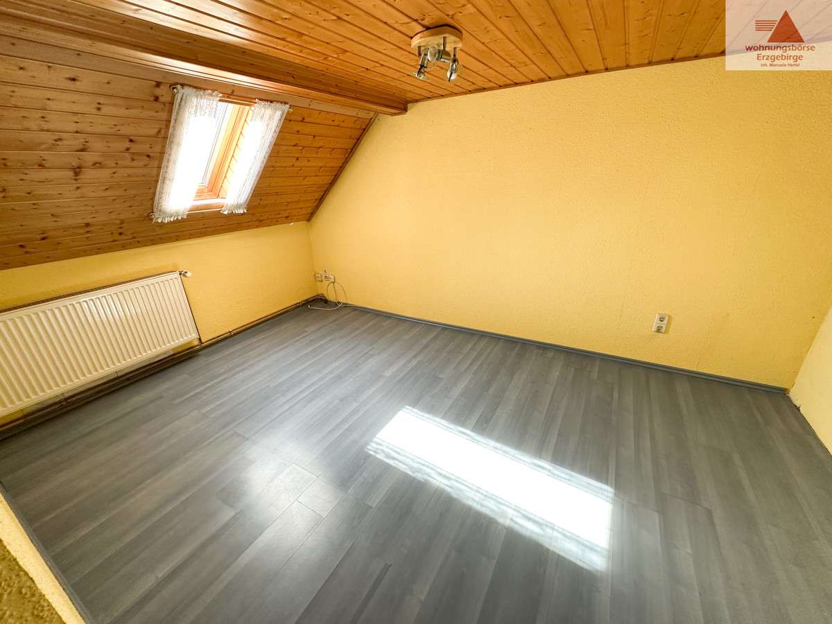 Immobilie in Lößnitz - Reihenmittelhaus in Lößnitz mit 6 Zimmern: Einfamilienhaus zentrumsnah mit Erweiterungspotential - Bild 1