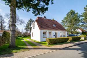 Tolle Lage in St. Peter-Ording: zentral, ruhig und strandnah. Ideal zum Wohnen oder Investieren. – Die vollständige Adresse der Immobilie erhältst du vom Anbieter., 25826 Sankt Peter-Ording – Vorschaubild 1