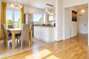 IM BELIEBTEN KÜNSTLERVIERTEL! MODERNES PENTHOUSE MIT SONNIGER DACHTERRASSE UND TIEFGARAGENSTELLPLATZ