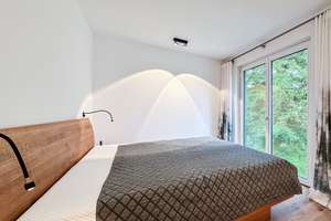 Luxuriöse vollmöblierte Designerwohnung in Harlaching mit Einbauküche und Balkon – Geiselgasteigstraße 100, 81545 Harlaching, München – Vorschaubild 9