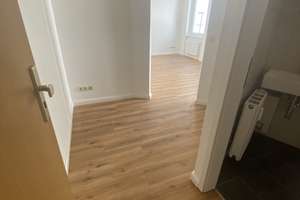 Frisch saniert, Neuer Bodenbelag, Tageslichtbad mit Wanne & Top Ausstattung – 39112 Sudenburg, Magdeburg – Vorschaubild 3