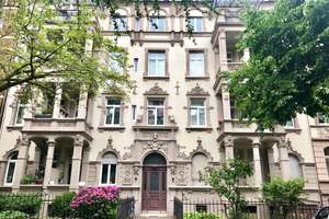 Schöne Altbauwohnung mit  3,5-Zimmer in Wiesbadener Mitte
