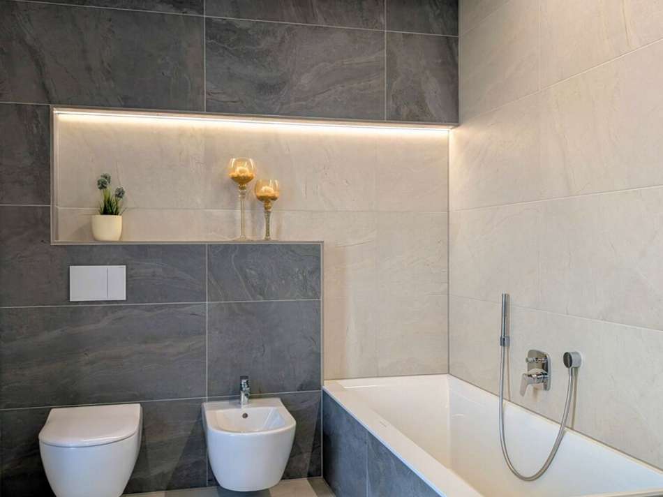 Badezimmer Wanne + Dusche 1. O