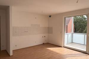 Flingern: Barrierefreie 2 Raum Singlewohnung mit offener Küche und Balkon