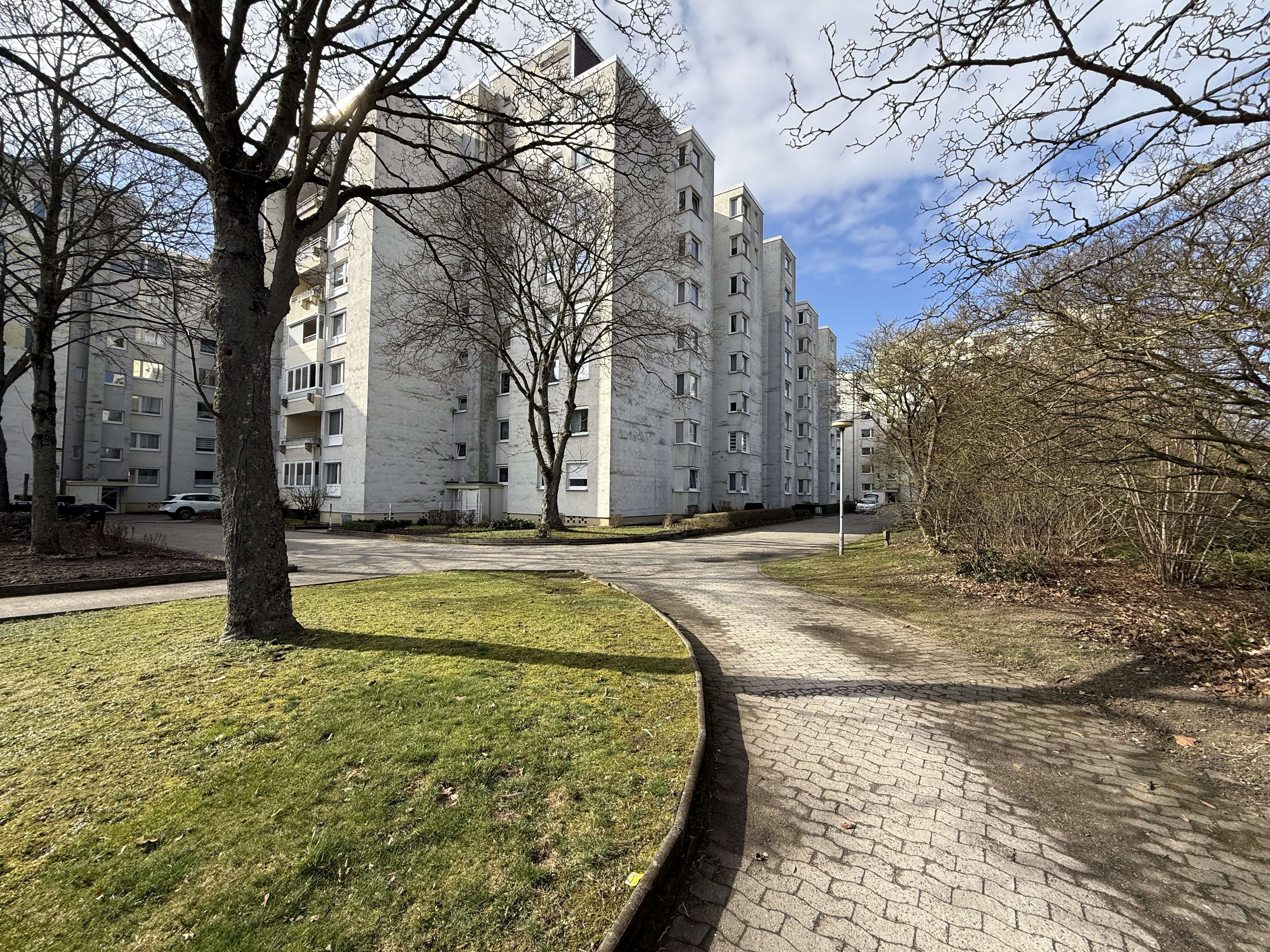 Attraktive 3,5 Zimmer-Wohnung mit Loggia in Westhagen mit viel Potenzial in guter Lage, Wolfsburg – Bild 1