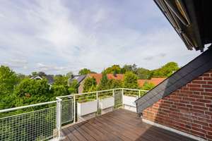 Großzügige Maisonette-Wohnung mit Galerie, Kamin und Balkon in Wittlaer – 40489 Wittlaer, Düsseldorf – Vorschaubild 4