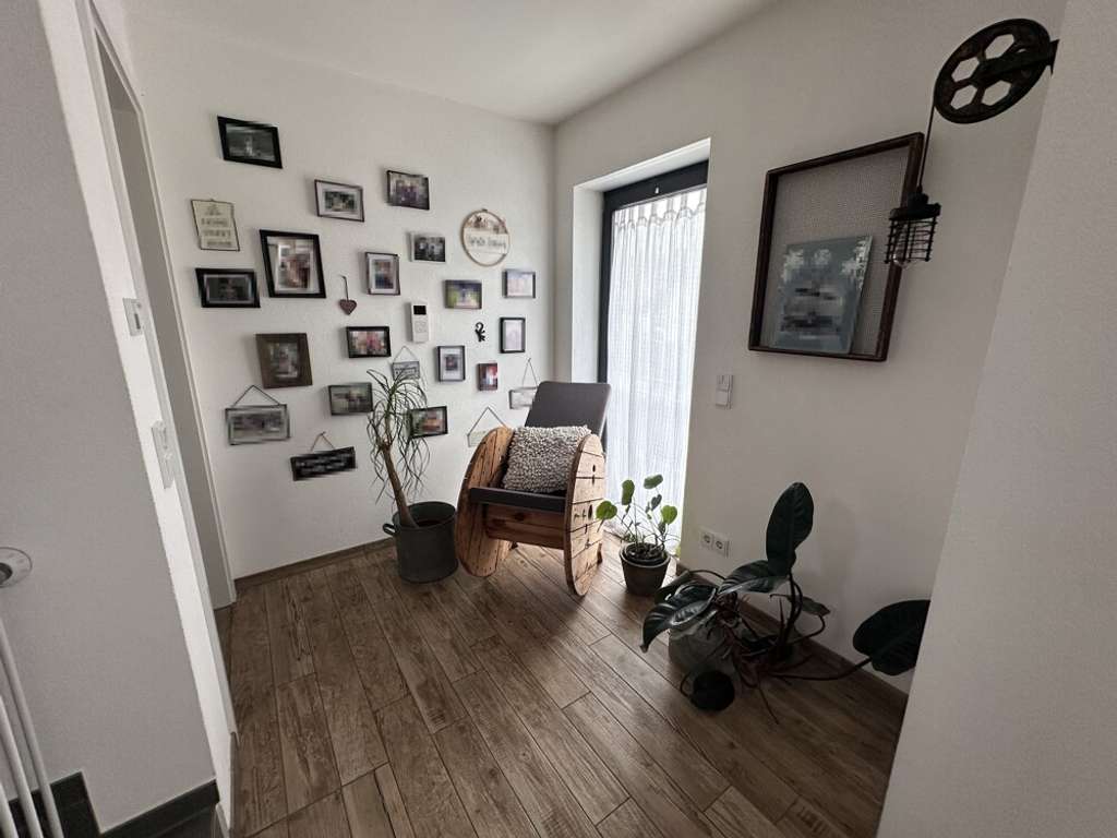 Immobilie in Leidersbach - Design trifft Komfort – Modernes Einfamilienhaus in Top-Zustand! - Bild 2