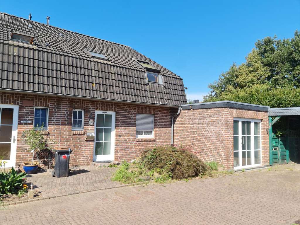 Immobilie in Sonsbeck - Reihenendhaus mit zusätzlichem Platzvorteil, Carport und kleiner Garage in Stadtrandlage von Sonsbe - Bild 0