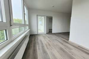 Schöne Aussicht! Renovierte 3-Zimmer-Wohnung mit Balkon! – Nietzscheweg 1, 45279 Freisenbruch, Essen – Vorschaubild 2