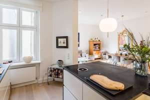 Hochwertig sanierte 4-Zimmer-Wohnung mit Balkon nahe KaDeWe – Nürnberger Straße 27, 10789 Charlottenburg, Berlin – Vorschaubild 2