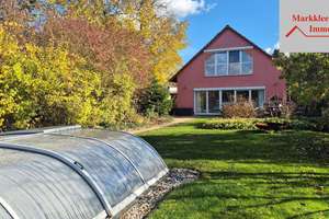 Hier bleiben keine Wünsche offen: Haus mit viel Platz + Komfort-Luftwärme, Pool, Sauna, Garage u..a