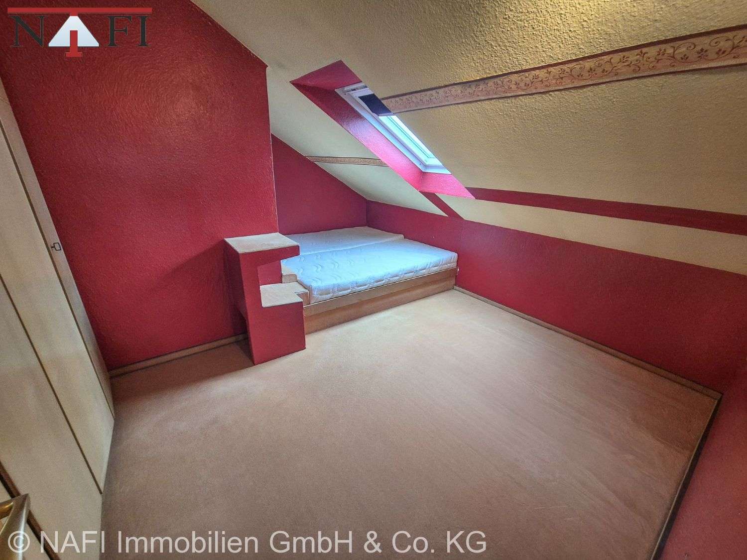 Immobilie in Uhingen - PLATZWUNDER, großzügiges Einfamilienhaus mit Einliegerwohnung und toller Aussicht - Bild 2