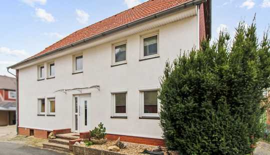 Bild von Ilsede: Großzügiges Einfamilienhaus mit Einliegerwohnung, herrlichem Garten und zwei Garagen