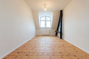 Dachgeschosstraum mit Galerie & Balkon | 2 Bäder | Aufzug | Dielenboden | Stellplatz mgl. – Wurzner Straße 156a, 4318 Sellerhausen-Stünz, Leipzig – Vorschaubild 5