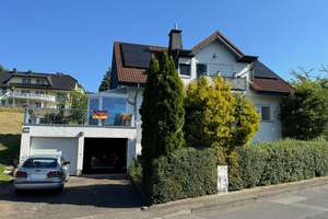 /// 1-2 Familienhaus in gesuchter Wohnlage mit Wintergarten, Doppelgarage, Solaranlage und wei – Die vollständige Adresse der Immobilie erhältst du vom Anbieter., 34311 Naumburg – Vorschaubild 1