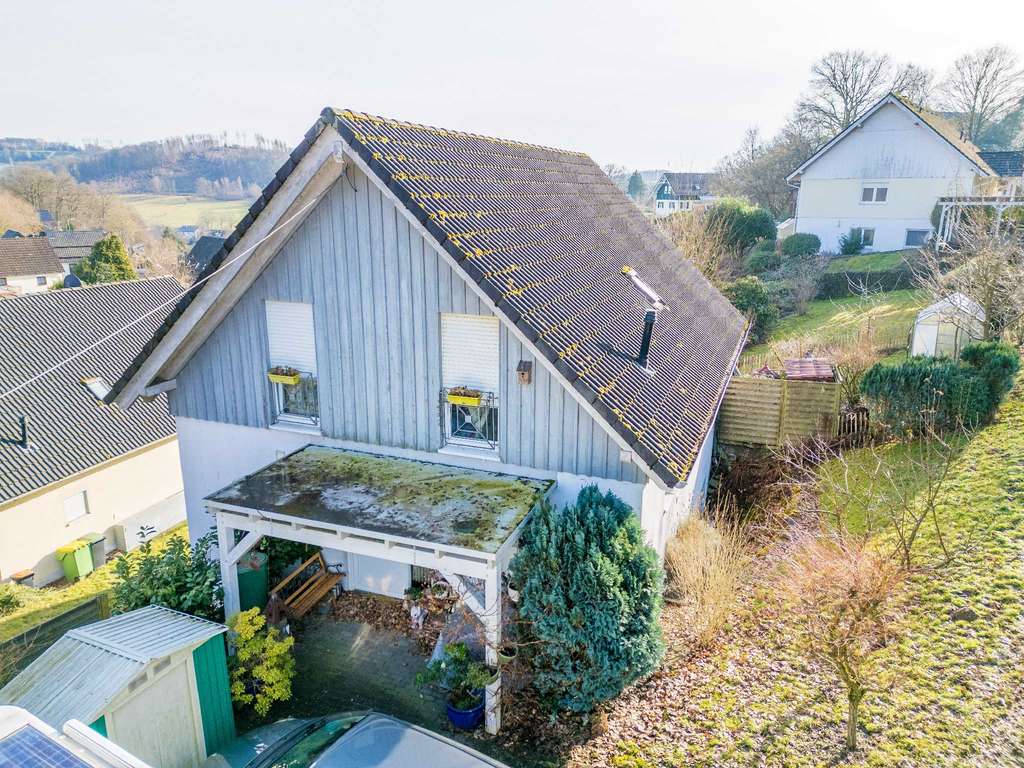 Immobilie in Reichshof - Vielseitiges Einfamilienhaus mit Einliegerwohnung in naturnaher Lage von Reichshof-Brücherm - Bild 2