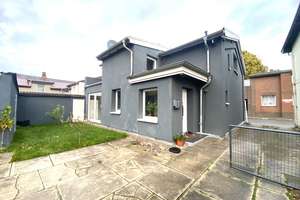 Eigennutzung und/oder Investition - Saniertes EFH und kleiner Garagenhof – Die vollständige Adresse der Immobilie erhältst du vom Anbieter., 23623 Ahrensbök – Vorschaubild 2