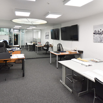 In unmittelbarer Nähe des Lindenquartiers: Mehrfamilienhaus mit Gewerbeeinheit