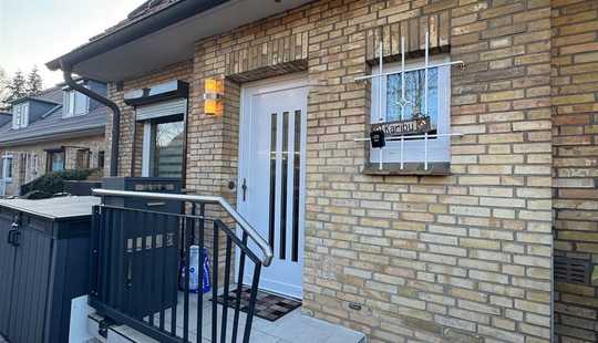 Bild von Moderne Doppelhaushälfte mit Garten in familienfreundlicher Lage