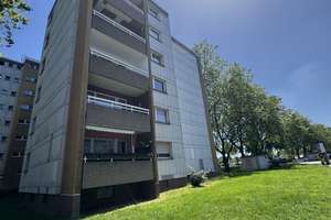 Geräumige 2 Zimmerwohnung mit Balkon - frisch saniert!! – Gerhart-Hauptmann-Straße 2, 47226 Rheinhausen-Mitte, Duisburg – Vorschaubild 1