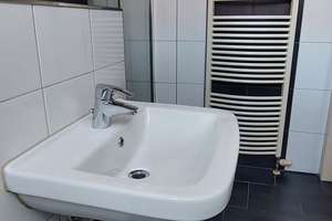 Charmante 2,5-Zimmer Dachgeschosswohnung in Augsburg-Göggingen – Von-Cobres-Straße 12, 86199 Göggingen-Nordwest, Augsburg – Vorschaubild 3