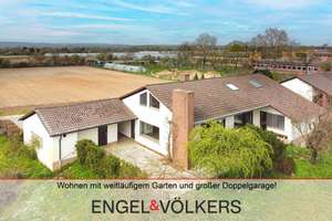 Lichtdurchflutetes Wohnen mit weitläufigem Garten und großer Doppelgarage! – Die vollständige Adresse der Immobilie erhältst du vom Anbieter., 67245 Lambsheim – Vorschaubild 1