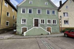 Top vermietetes 2-FH mit Gewerbeeinheit und weiterem Ausbaupotential für Wohnungen im Dach – Die vollständige Adresse der Immobilie erhältst du vom Anbieter., 91744 Weiltingen – Vorschaubild 1