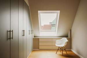 Lichtdurchflutetes Dachgeschoss mit Kamin, Dachterrasse und Blick über Prenzlauer Berg – Driesener Strasse 6, 10439 Prenzlauer Berg, Berlin – Vorschaubild 15