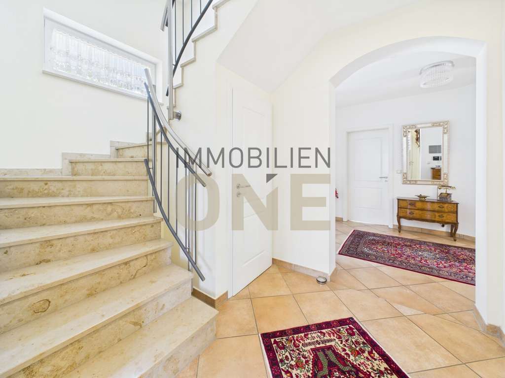 Immobilie in Donaustauf - Großzügiges und hochwertiges Zuhause mit viel Privatsphäre in Donaustauf - Bild 2