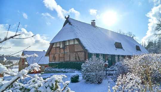 Bild von Denkmalgeschütztes Bauernhaus mit viel Land und Stadtnähe (375 m2 ausbaufähig)
