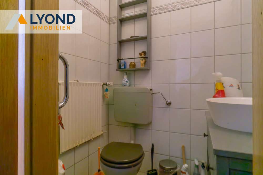 Immobilie in Bad Arolsen - Großzügiges Fachwerkhaus mit großem Grundstück und Entwicklungsmöglichkeiten! - Bild 1