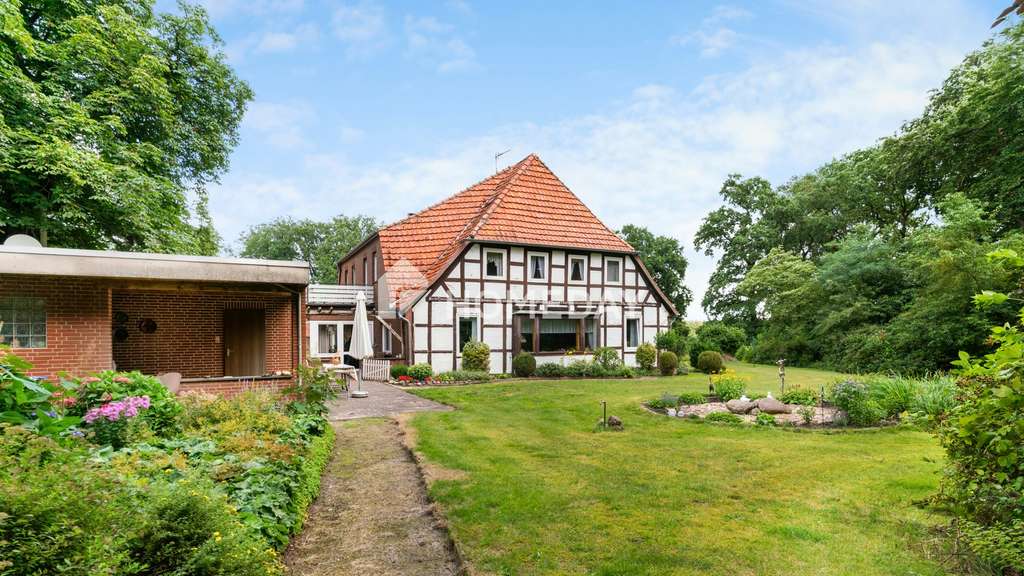 Immobilie in Steyerberg - Historisches Bauernhaus mit Weitblick – Großzügiges Anwesen mit 20.000 m² Grundstück in Alleinlage - Bild 2