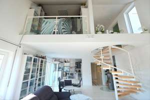 * Eleganter Lifestyle auf 2 Etagen mit Dachterrasse und 2 Stellplätzen *